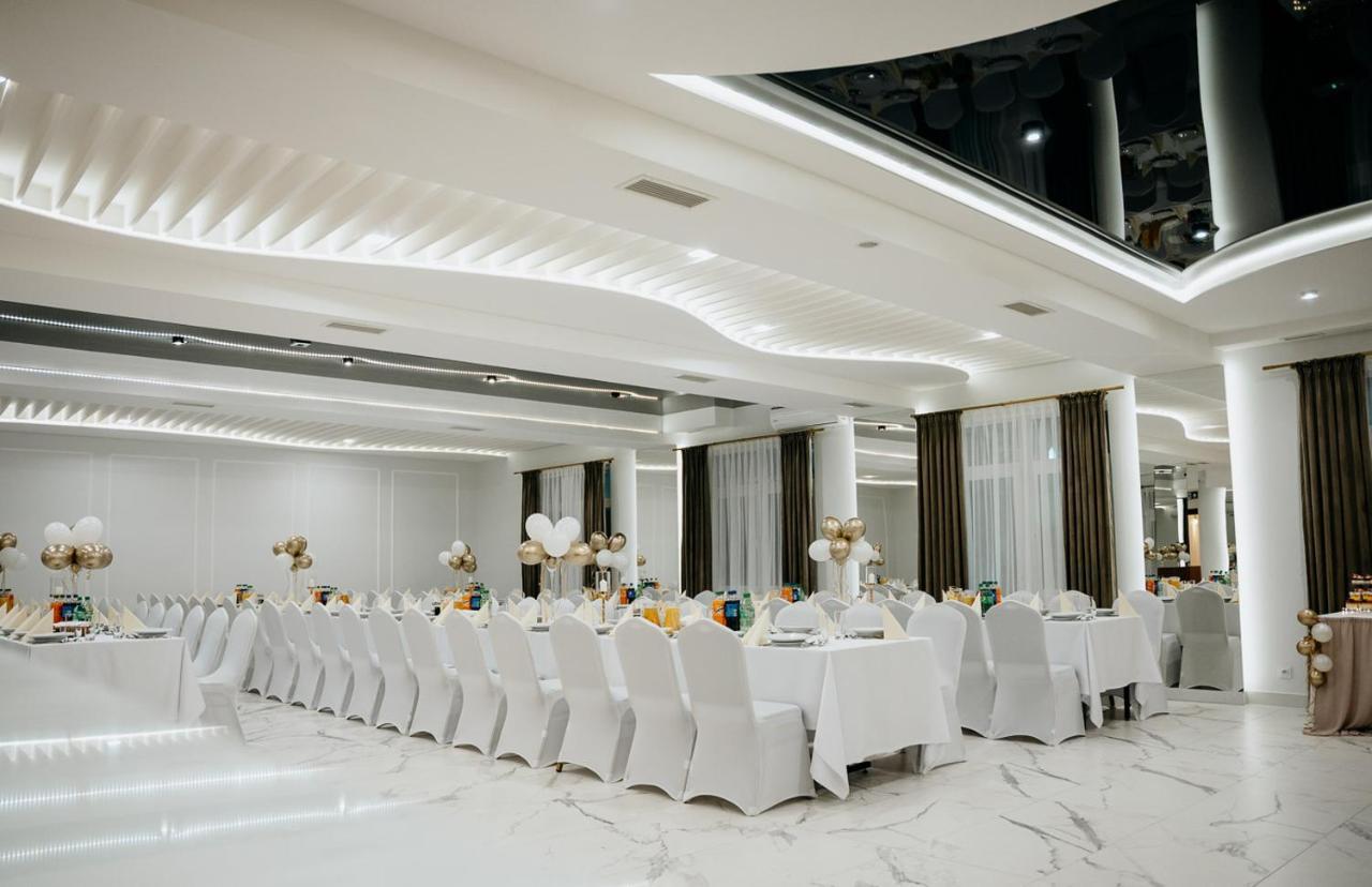 Hotel Resident Nowa Sarzyna المظهر الخارجي الصورة